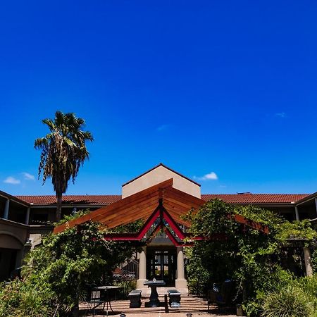 Vineyard Court Designer Suites Hotel Колледж-Стейшн Экстерьер фото